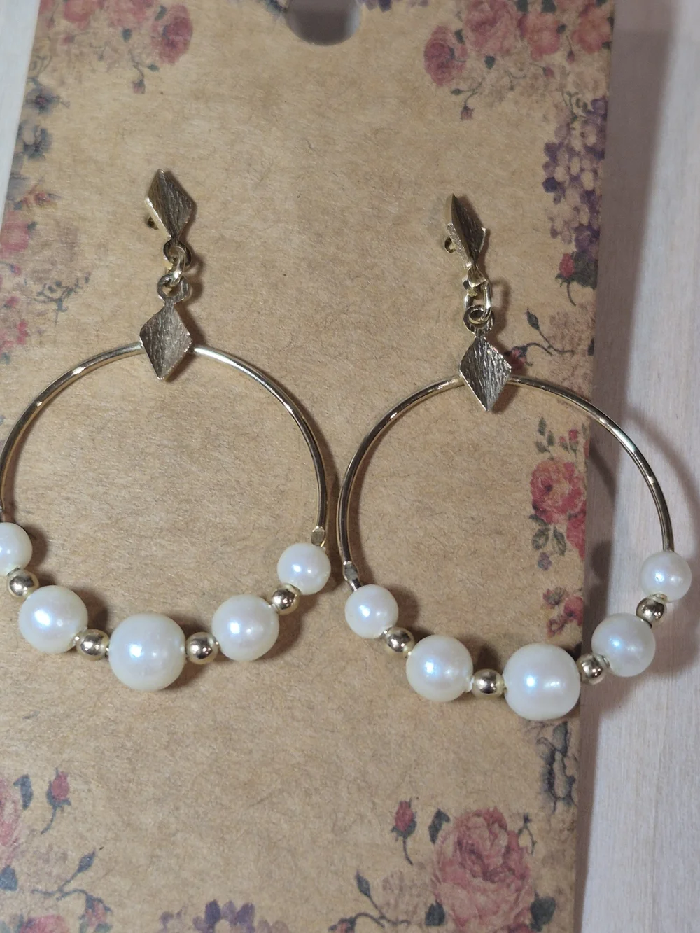 💛🤍NEW💛🤍 PRETTY!! Vintage Freshwater Pearl Gold Hoop Earrings